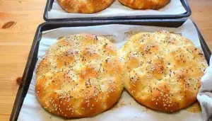 Pâine cu brânză pufoasă (Chifle umplute)