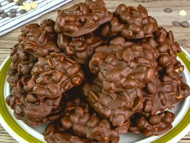 Simplu si Delicios : Desert cu Ciocolata si Arahide care dispare imediat de pe masa
