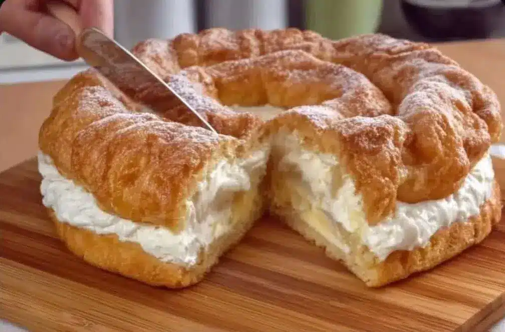 Prăjitură cu Cremă de Brânză – Simplă, Pufoasă și Aromată 1 rețetă prăjitură cu cremă brânză