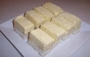 Prăjitură rapidă cu cocos fără ouă